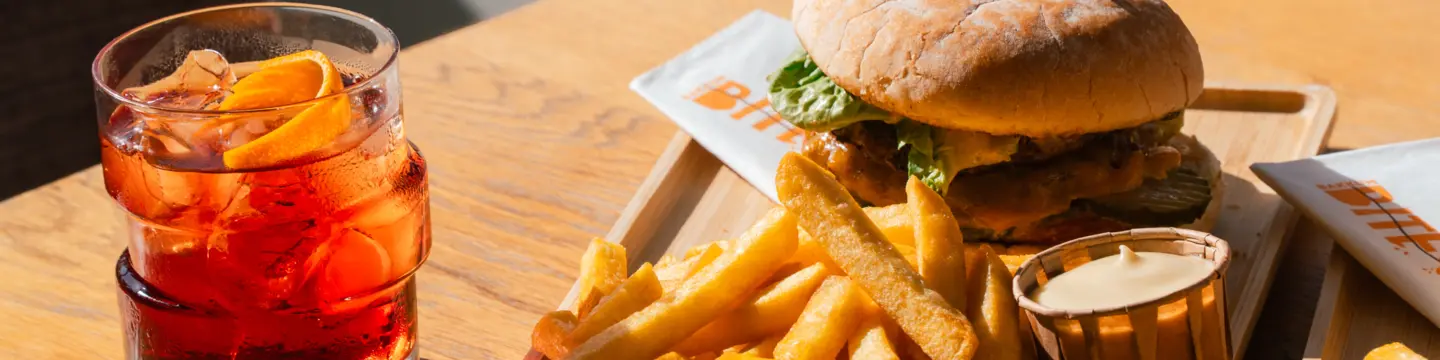 Burger en cocktails bij Bakkum Bites