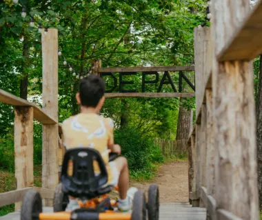 skelter naar openluchttheater de pan met jongetje