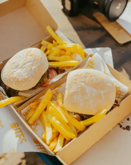 burgers van bakkum bites zowel vlees als vega te krijgen lekker broodje