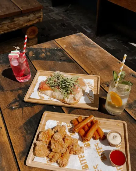 lekker snacken en eten bij bakkum bites hapjes en drankjes